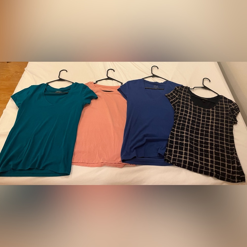 Banana Republic (3) Timeless Tee and (1) Luxe Touch Tee